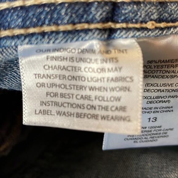 WALLFLOWER Distressed Jean Shorts Size 13 - Picture 9 of 9